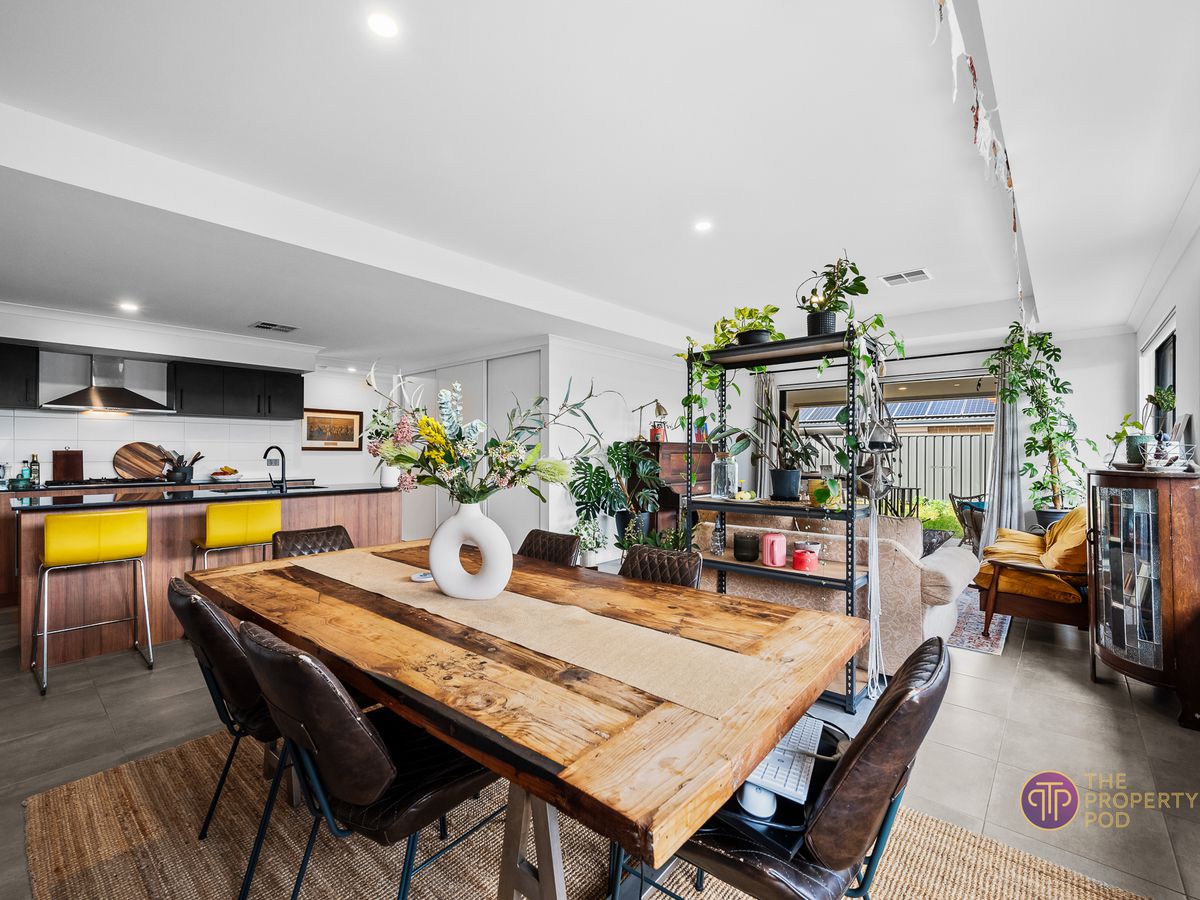 12 Furnell Way, Lakelands