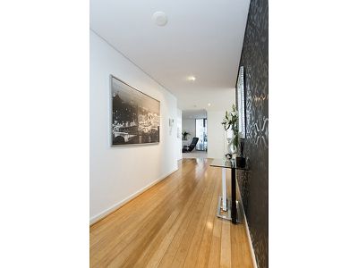 305 / 30 The Circus, Burswood