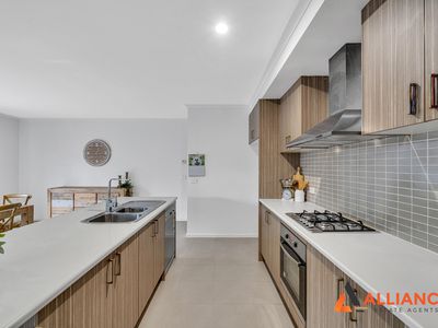 81 Charlbury Crescent, Cranbourne North