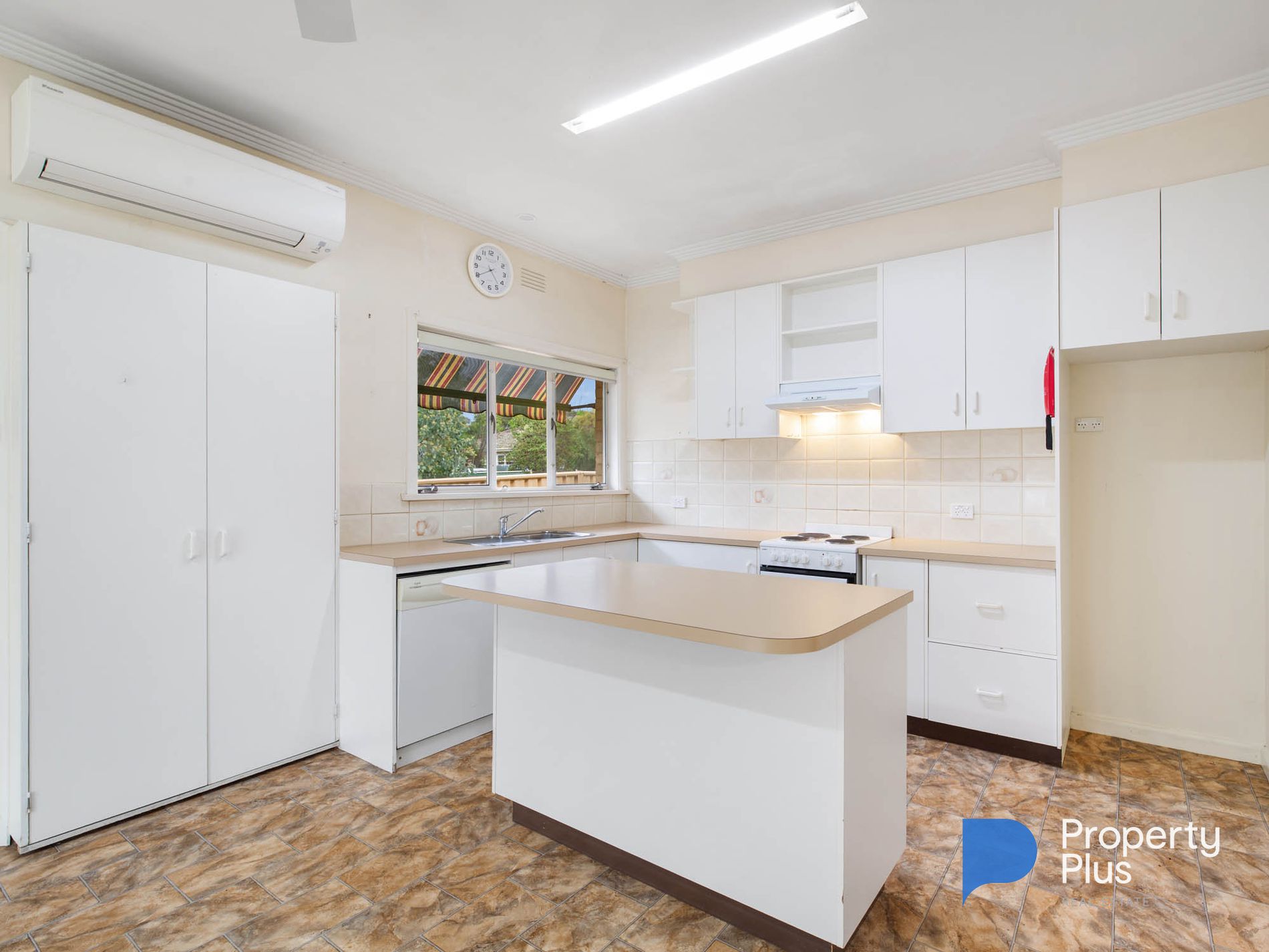154 MacKenzie Street West, Golden Square