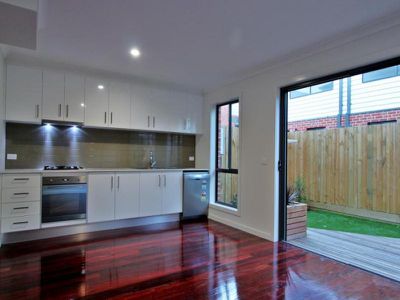 1 / 4 West Street, West Footscray