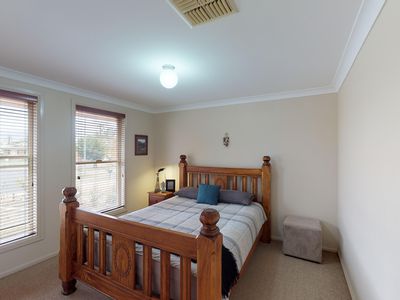59 Meadowbank Drive, Dubbo