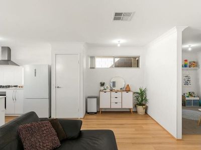 24 Nyilla Approach, Baldivis