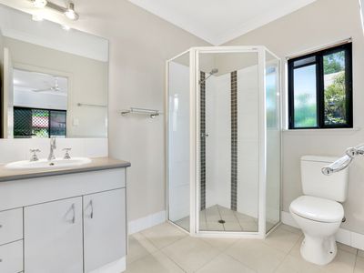 4 Lyndon Close, Bentley Park