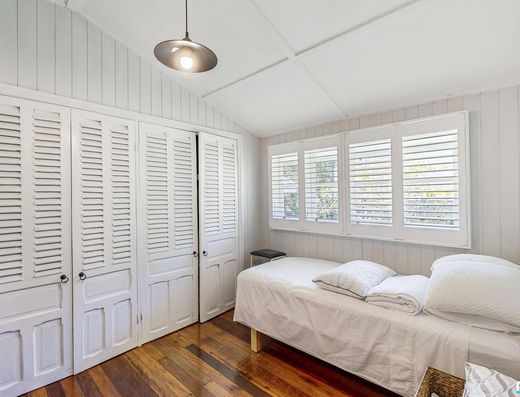 Charming Queenslander in Old Tewantin image 13