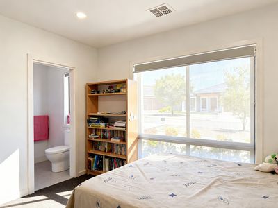 12 Banggu Street, Throsby