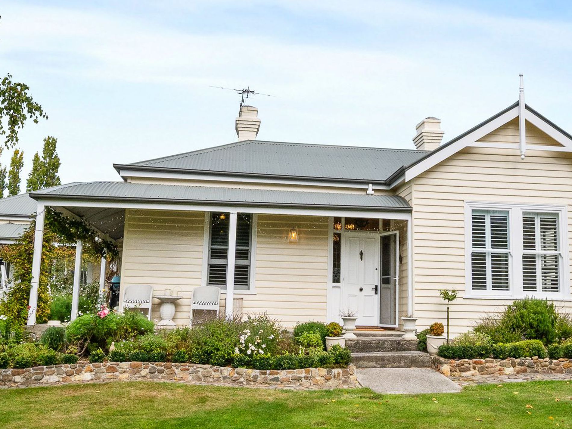 15 Woodbridge Hill Road, Woodbridge