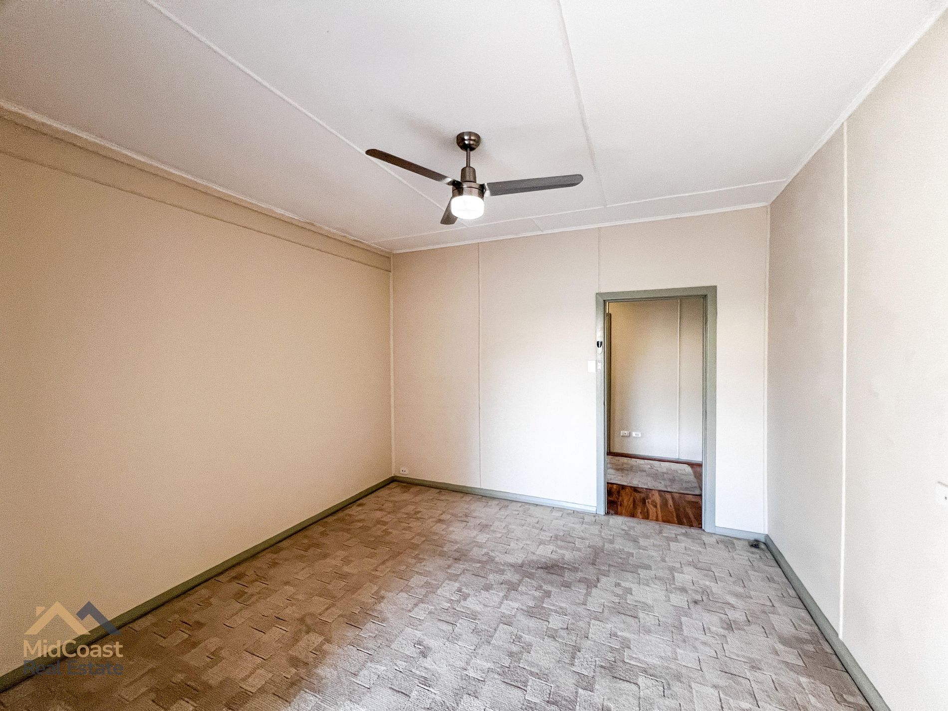 13 Douglas Avenue, Forster