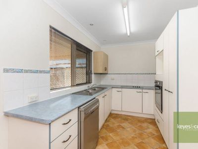 73 Overton Circuit, Kirwan