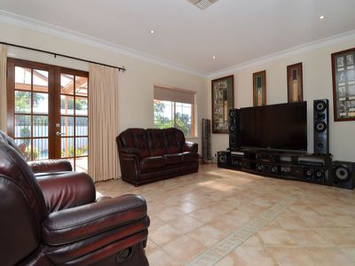 11 Hastie Court, Somerville