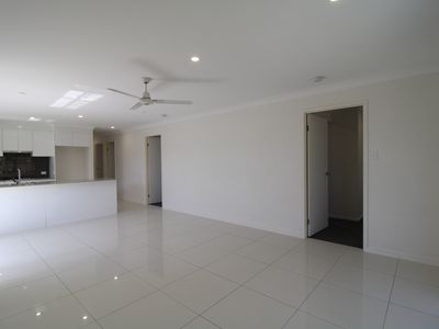 11 Rise Crescent, Pimpama