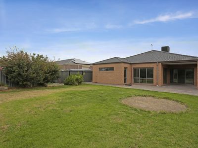 4 Embleton Avenue, Tarneit