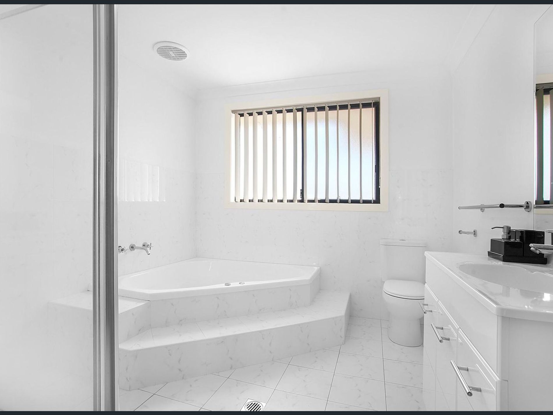 11 Hinchinbrook Drive, Shell Cove