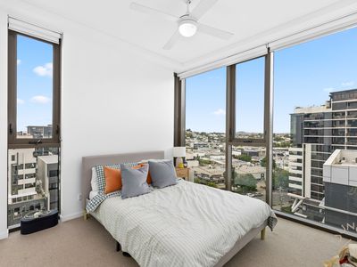 810 / 10 Stratton Street, Newstead