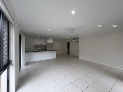 2 / 1 Goal Crescent, Griffin