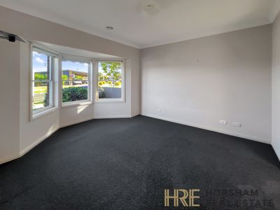 1 / 8 Dougherty Street, Horsham