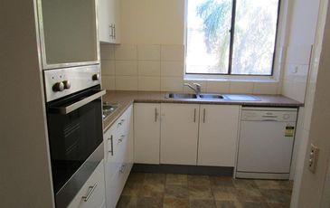 28 / 54 Solander St, Monterey