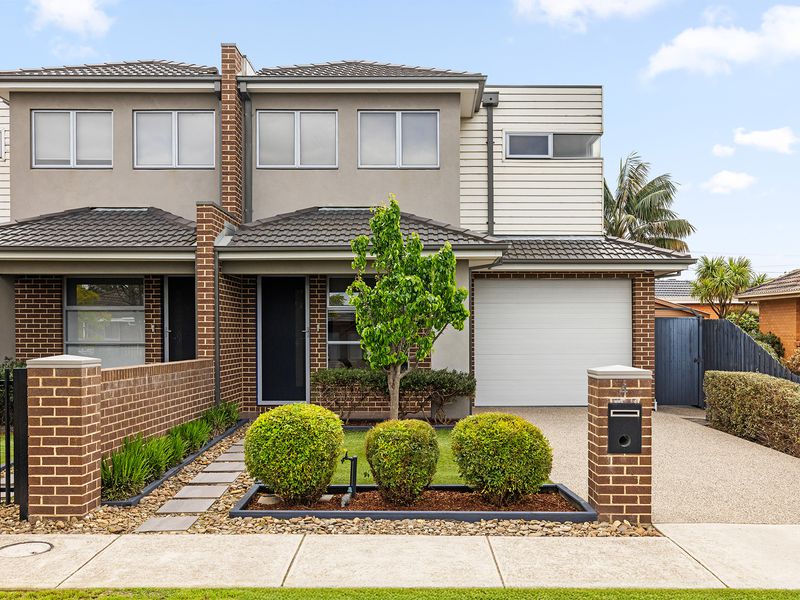 4 Grant Grove, Keilor East