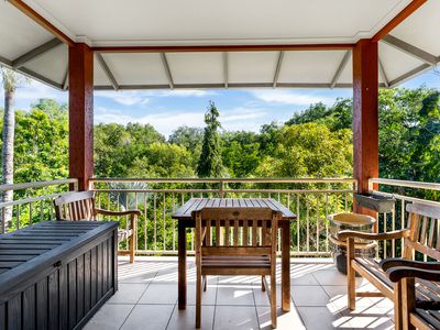 1127 / 2-10 Greenslopes Street, Cairns North