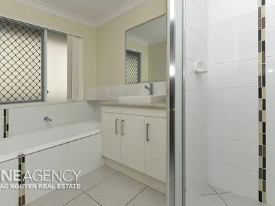 40 Brock Dr, Springfield Lakes