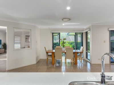 5 Curlew Court, Warner