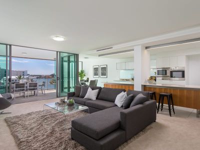 6401 / 2 Ephraim Island Parade, Paradise Point