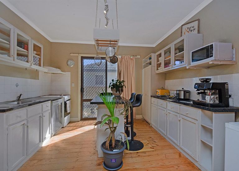 273 Hanlon Parade, Portland