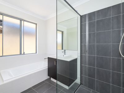 9 Pierrepoint Loop, Champion Lakes