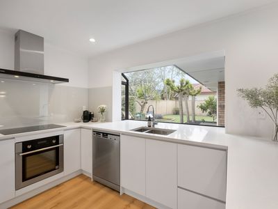 9 Suncrest Drive, West Harbour