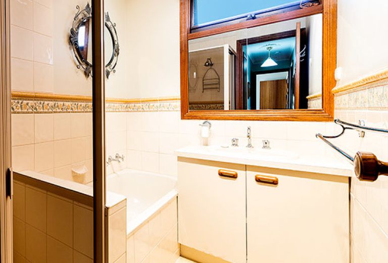 1 / 145 Grandview Road, Wheelers Hill