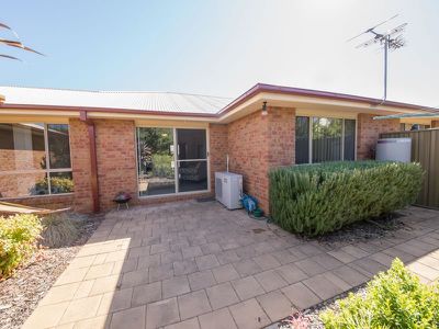 8 / 5 John Brass Place, Dubbo