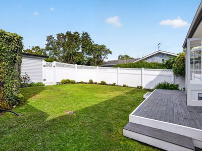 20 & 20A Brian Crescent, Stanmore Bay