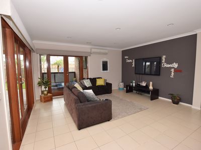 25 Gallery Way, Pakenham