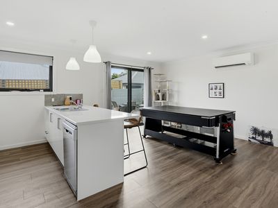 2 / 43 Adelaide Street, George Town
