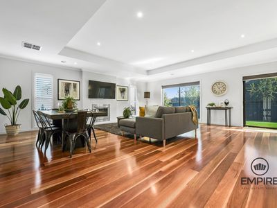 31 Como Parade, Clyde North