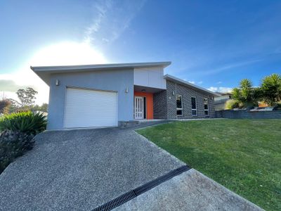 2 / 27 Heather Crescent, Park Grove