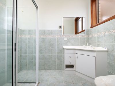 12 MAYFAIR DRIVE, Wodonga