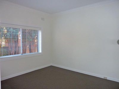 8 Flat Rock Rd, Kingsgrove