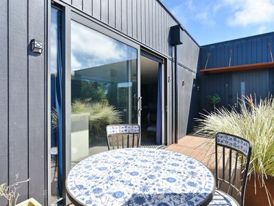 102 Hills Road, Edgeware