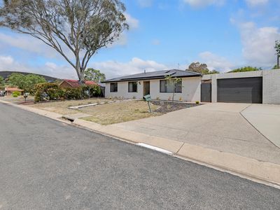 7 Curnow Place, Chisholm