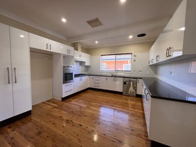 13 Hutchins Avenue, Dubbo