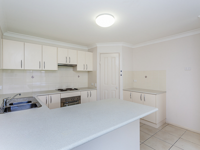 1/3 Lady Bowen Parade, Rothwell