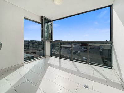 2037 / 16 Hamilton Place, Bowen Hills