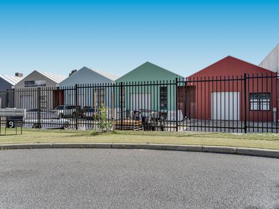 1 / 9 Capel Court, Bentley