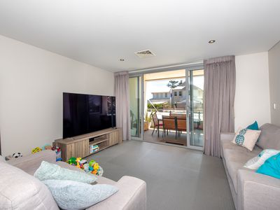 8/103 Flora Tce, North Beach