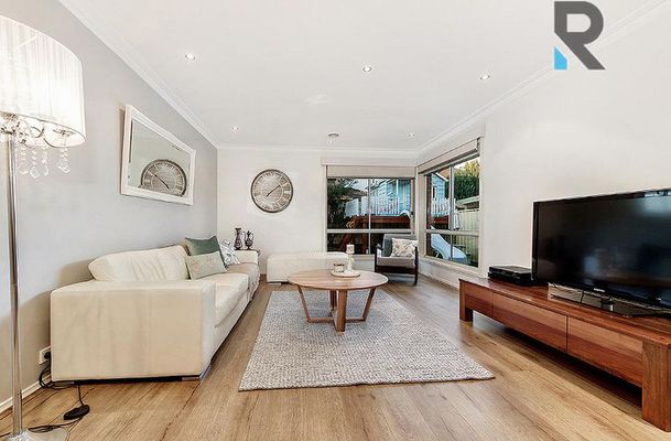 11 McKenzie Crescent, Roxburgh Park