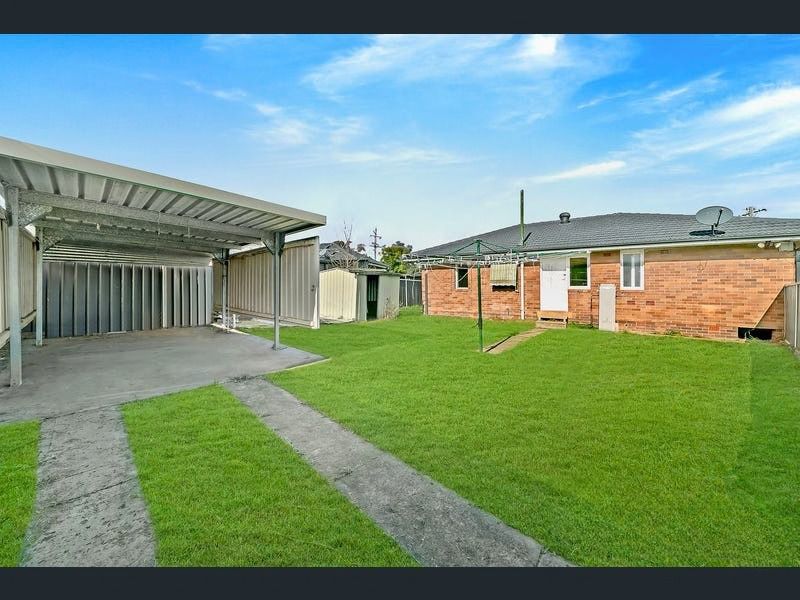 15 Moresby Crescent, Whalan