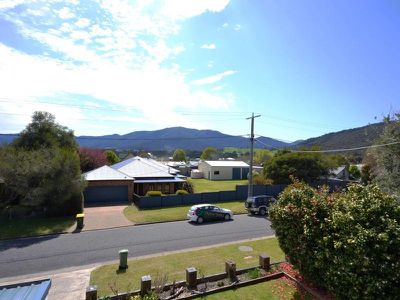32 Freeburgh Avenue , Mount Beauty