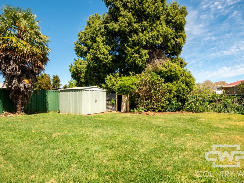 8 Lackey Street, Guyra