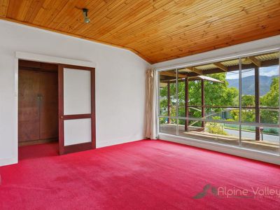 18 Mountain Avenue, Mount Beauty